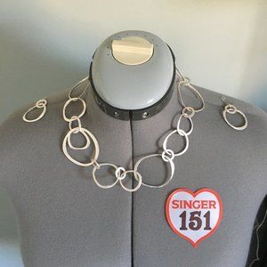 💕 NIB Hammered Silver Circle Necklace and Earrings